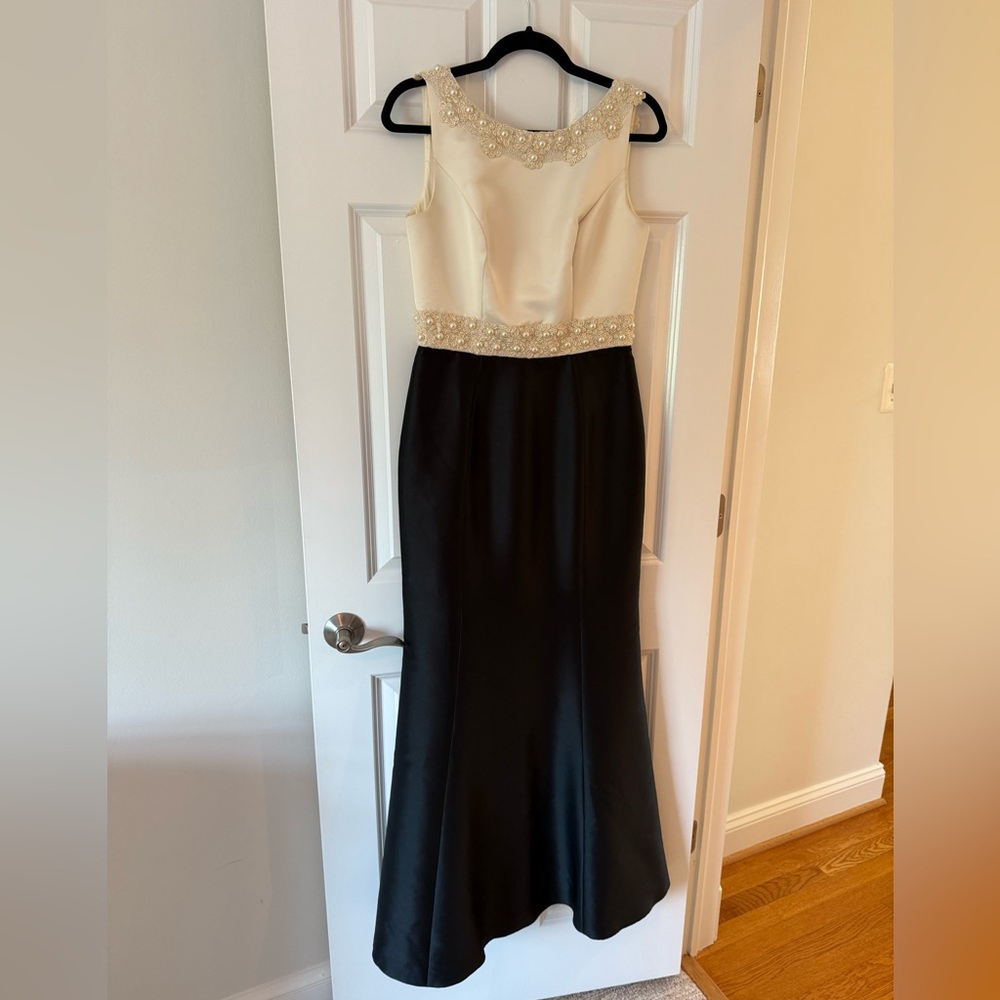 Theia Elegant Black and Cream Maxi Dress